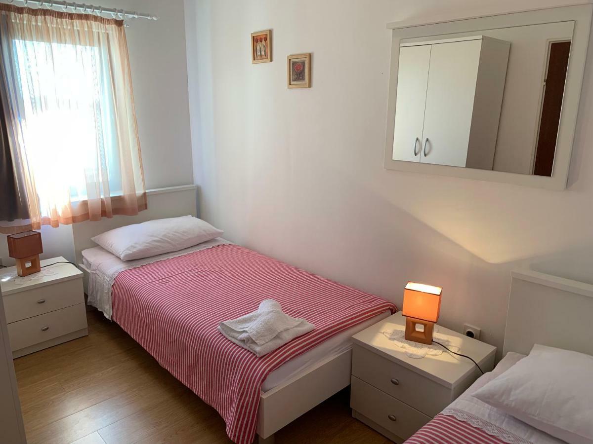 Apartments Ema Sali Εξωτερικό φωτογραφία