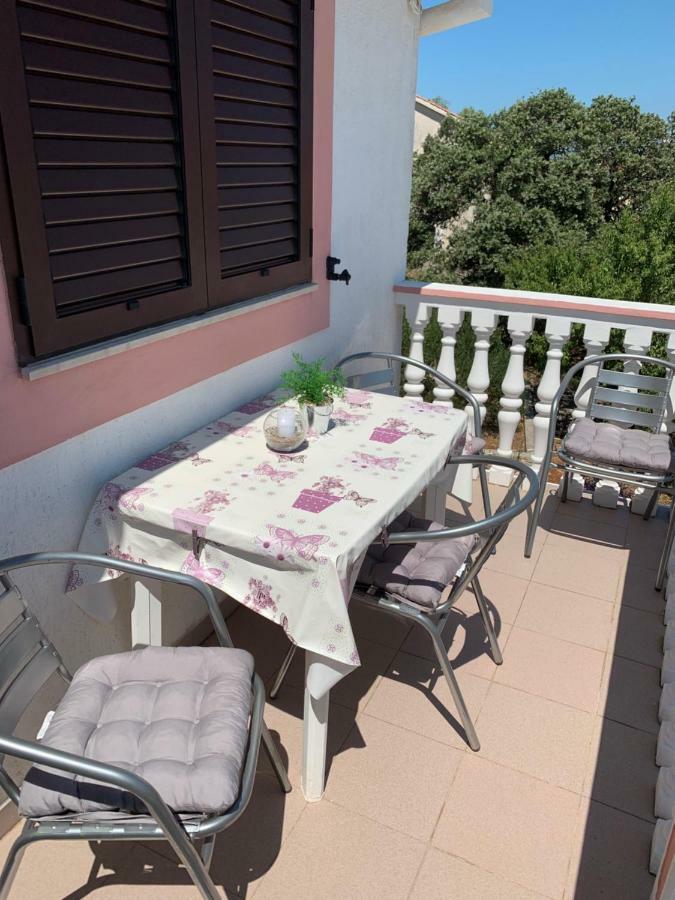 Apartments Ema Sali Εξωτερικό φωτογραφία